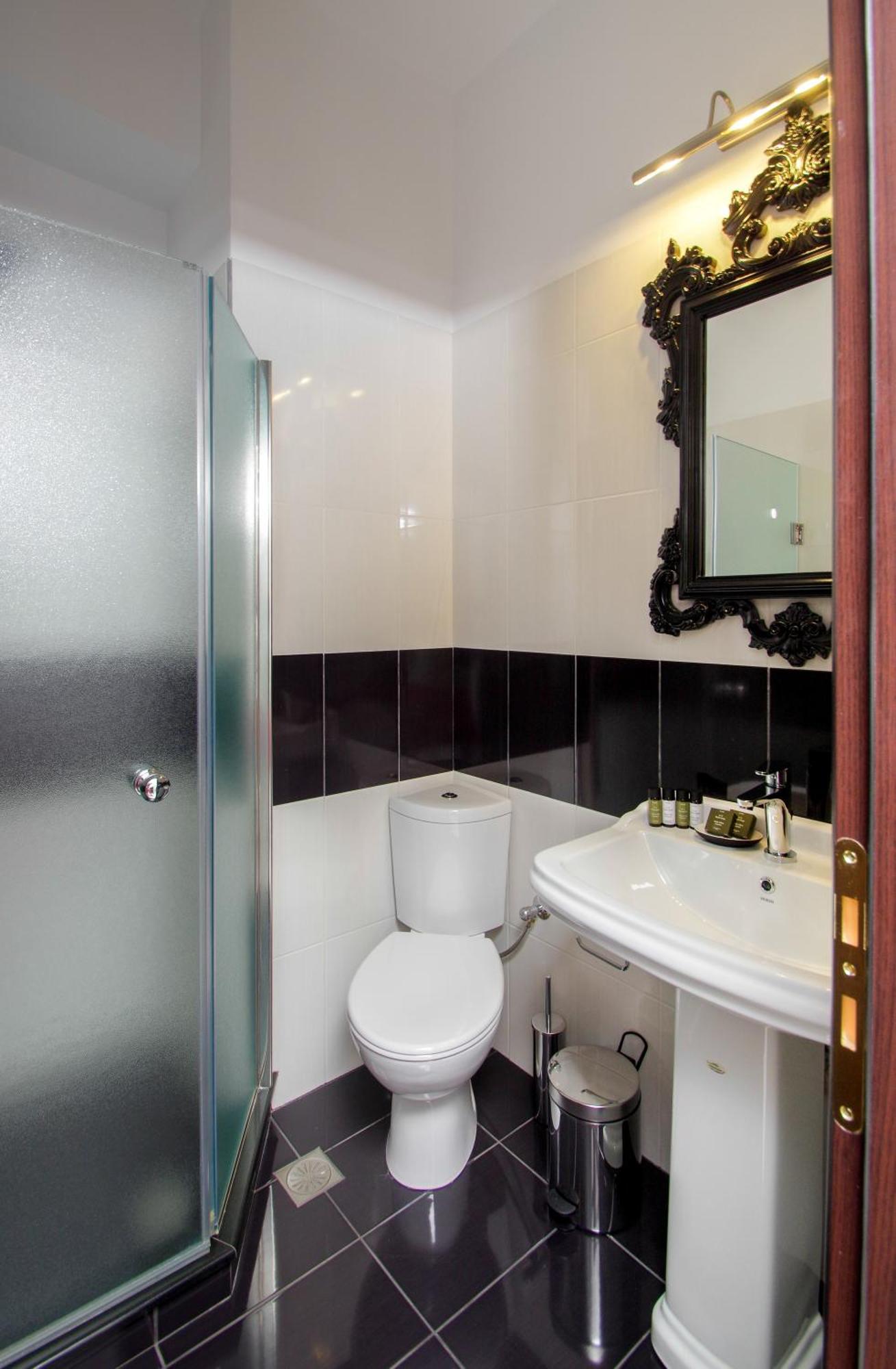 Megaron Apartment แอร์มูโปลี ภายนอก รูปภาพ